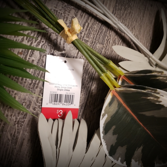 NWT'S DESIGN YOUR OWN FLOWER BUNDLES|SOLD @TARGET FOR$3 EACH| OVER 20 SETS INC. - Picture 7 of 10